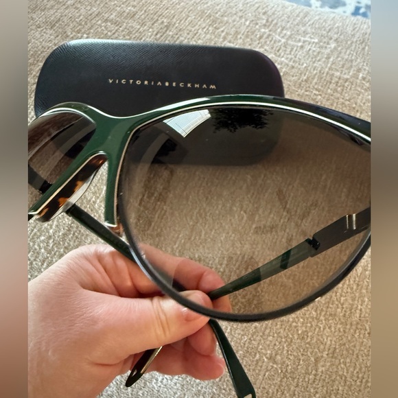 Victoria Beckham Dark Green Cat-Eye Sunglasses - Picture 6 of 11